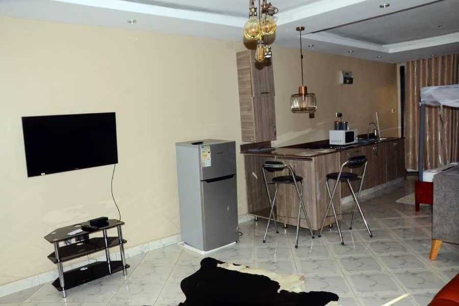 Trendy Apartments Entebbe Bagian luar foto