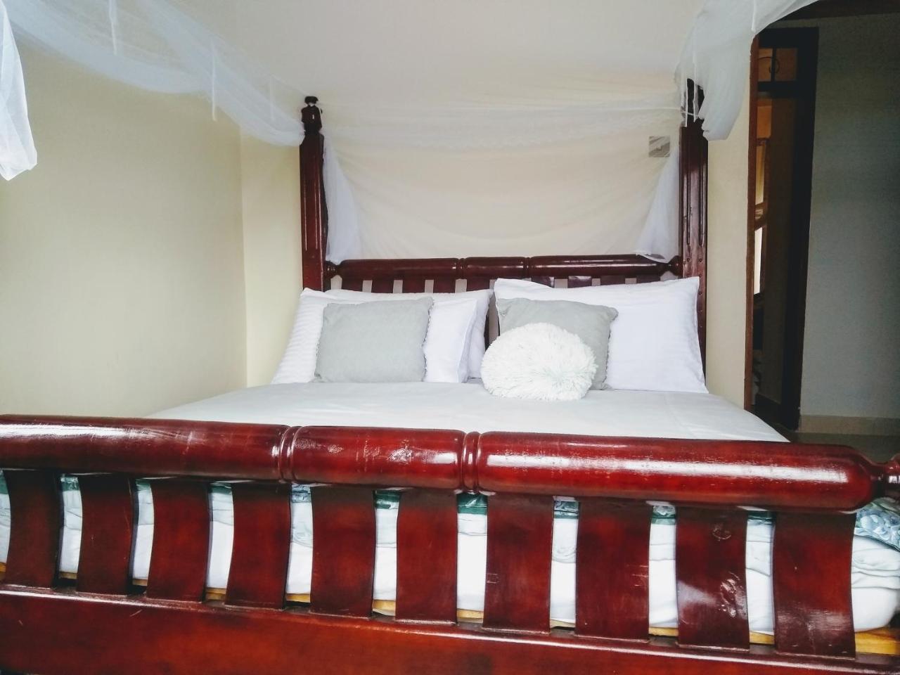 Trendy Apartments Entebbe Bagian luar foto